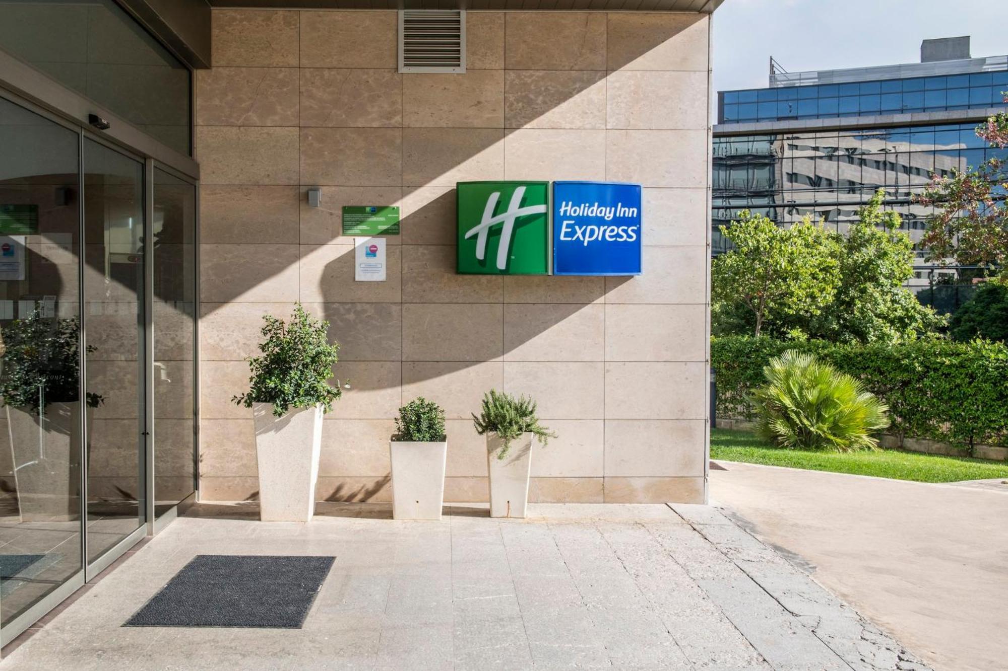 Holiday Inn Express Sant Cugat, An Ihg Hotel Sant Cugat del Vallès Esterno foto