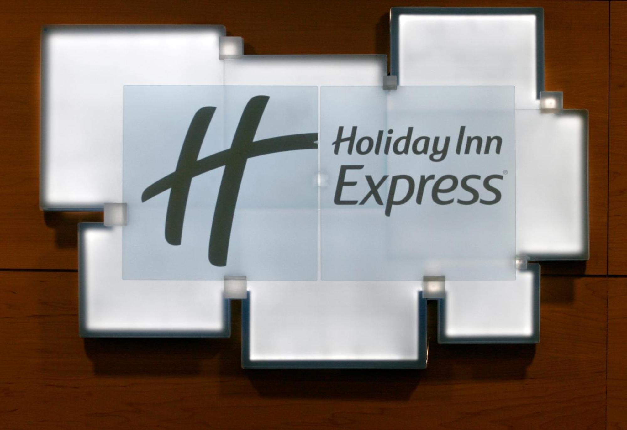 Holiday Inn Express Sant Cugat, An Ihg Hotel Sant Cugat del Vallès Esterno foto